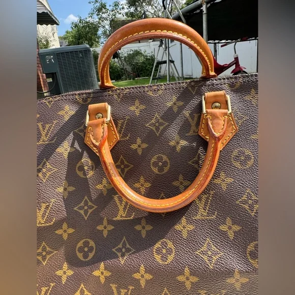 Authentic Louis Vuitton Speedy 35 Monogram - Picture 3 of 16